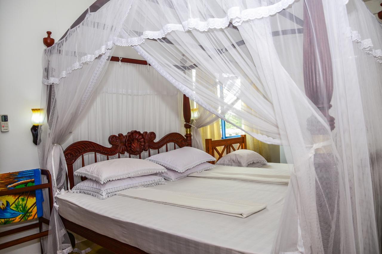 Hotel Dolphin Hikkaduwa Extérieur photo